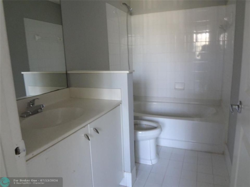 最近租的: $2,550 (3 贝兹, 2 浴室, 1315 平方英尺)
