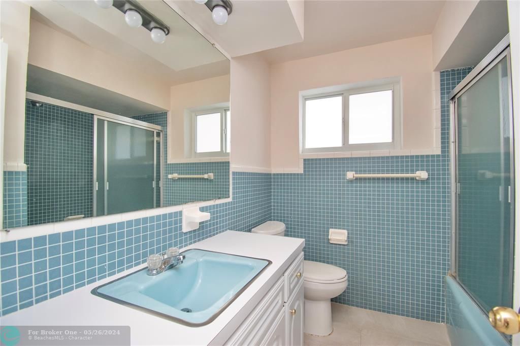 最近售出: $649,900 (4 贝兹, 2 浴室, 1951 平方英尺)