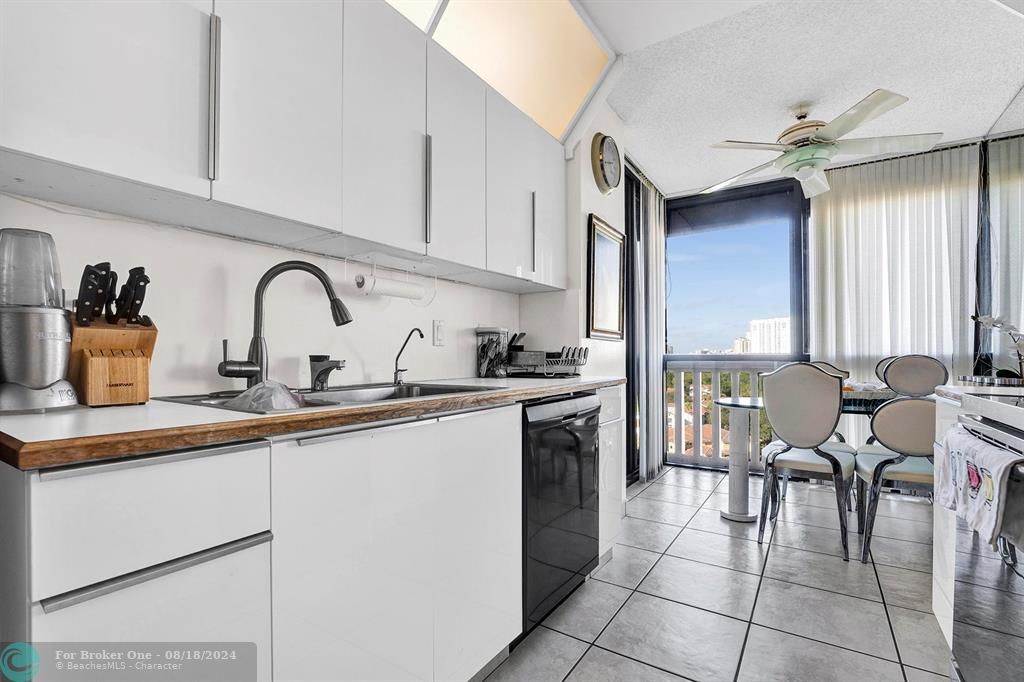 For Sale: $440,000 (2 beds, 2 baths, 1230 Square Feet)