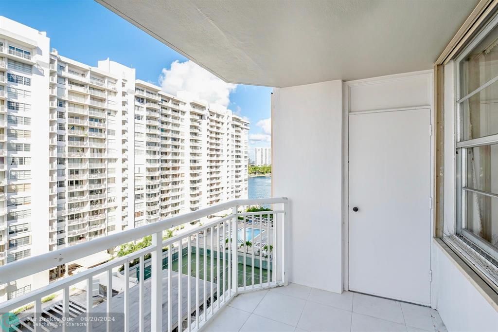 Active With Contract: $285,000 (2 beds, 2 baths, 1565 Square Feet)