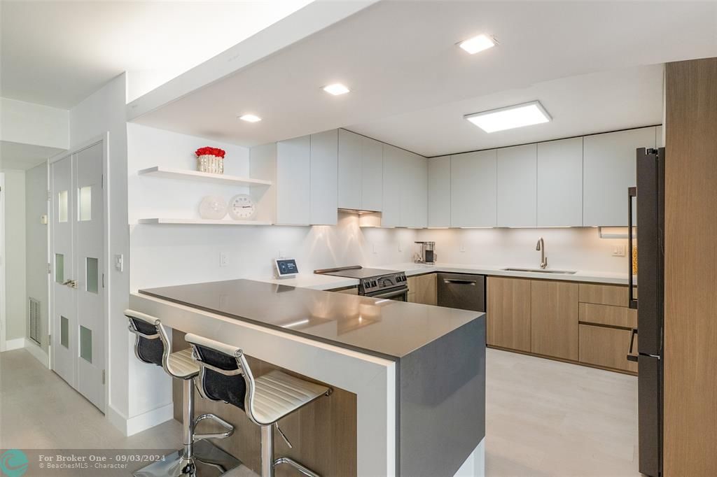 For Sale: $666,000 (2 beds, 2 baths, 1143 Square Feet)