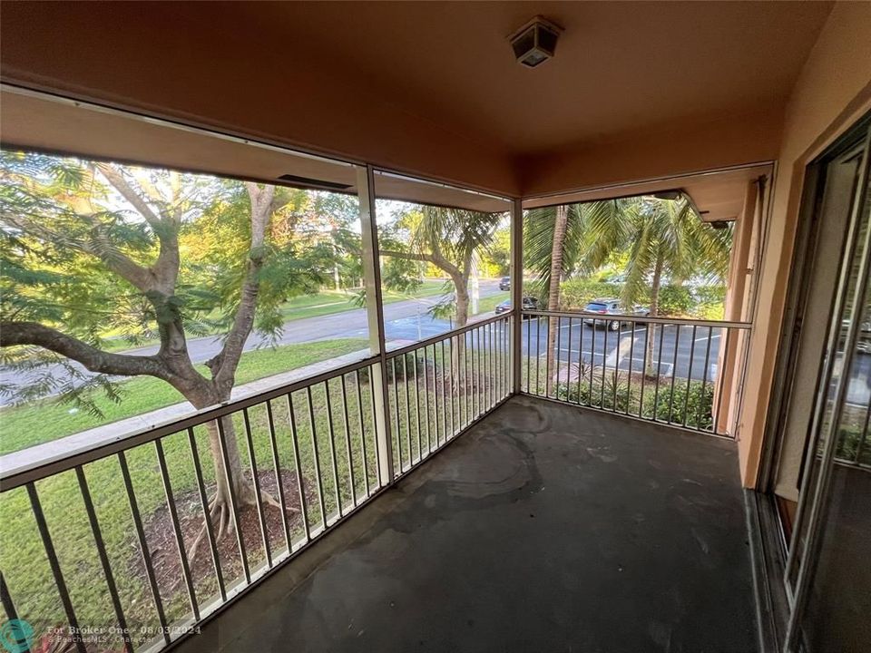 Active With Contract: $2,000 (2 beds, 2 baths, 1000 Square Feet)