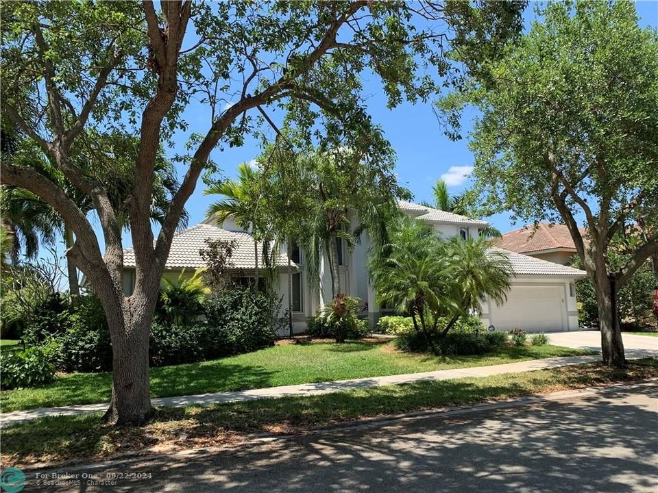 For Sale: $1,650,000 (5 beds, 3 baths, 3304 Square Feet)