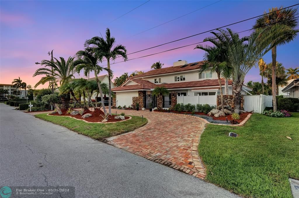 For Sale: $3,200,000 (4 beds, 3 baths, 3557 Square Feet)