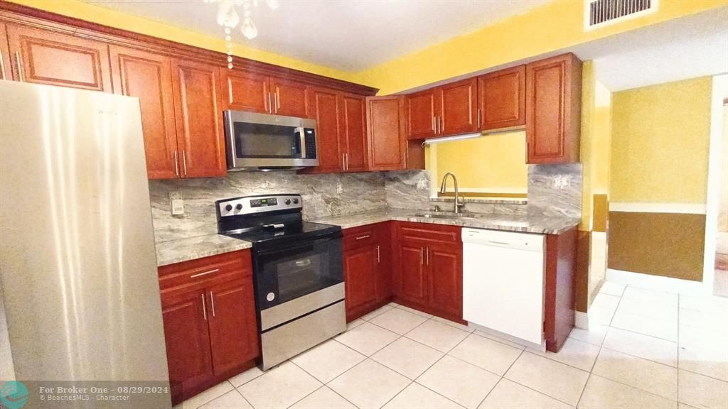 For Sale: $195,000 (2 beds, 2 baths, 1150 Square Feet)