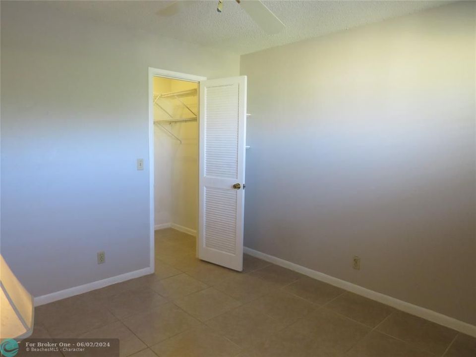 Active With Contract: $1,750 (2 beds, 1 baths, 840 Square Feet)