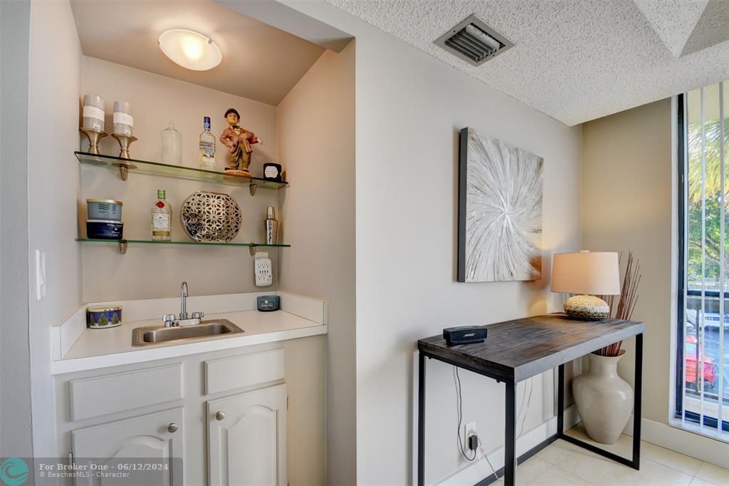 Active With Contract: $265,000 (2 beds, 2 baths, 1173 Square Feet)