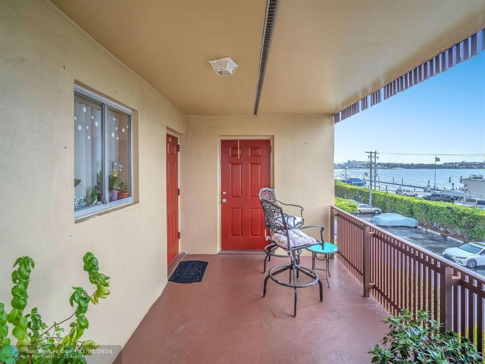 For Sale: $220,000 (2 beds, 2 baths, 1095 Square Feet)