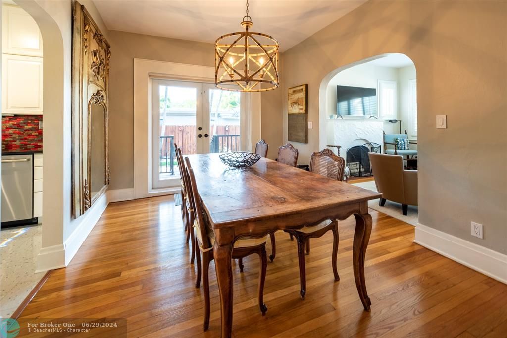 Recently Sold: $899,000 (2 beds, 2 baths, 1100 Square Feet)