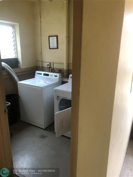 For Sale: $99,000 (1 beds, 1 baths, 688 Square Feet)