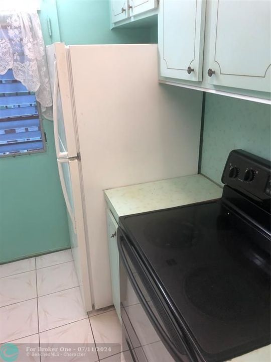 For Sale: $99,000 (1 beds, 1 baths, 688 Square Feet)