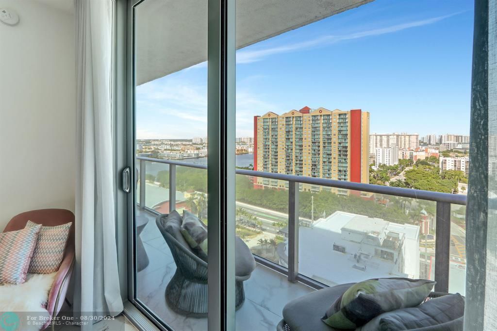 Active With Contract: $1,250,000 (2 beds, 3 baths, 1541 Square Feet)