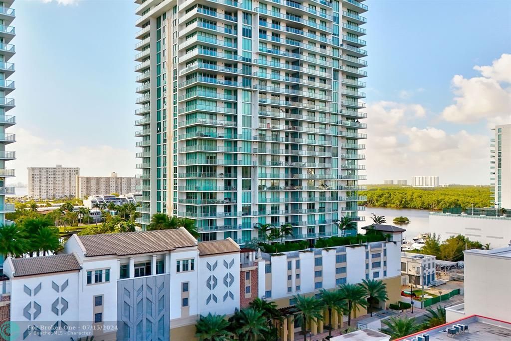 Active With Contract: $1,250,000 (2 beds, 3 baths, 1541 Square Feet)