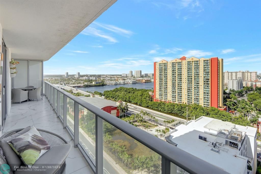 Active With Contract: $1,250,000 (2 beds, 3 baths, 1541 Square Feet)