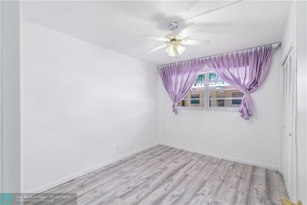 For Sale: $129,000 (2 beds, 1 baths, 935 Square Feet)