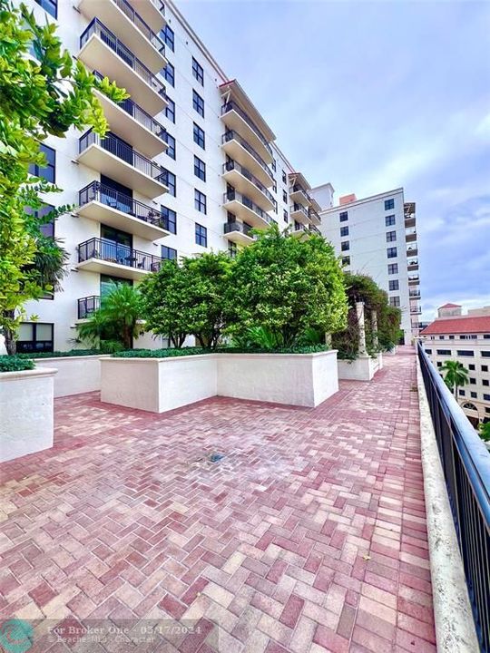 Recently Sold: $579,000 (2 beds, 2 baths, 1010 Square Feet)