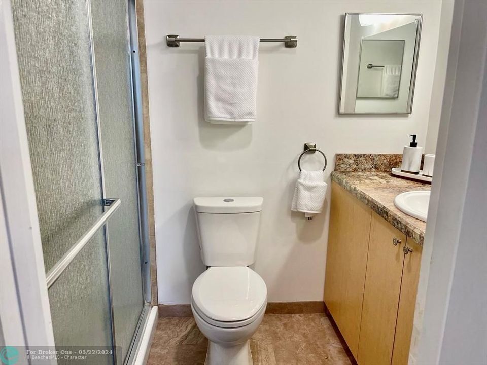 For Sale: $147,300 (1 beds, 1 baths, 720 Square Feet)