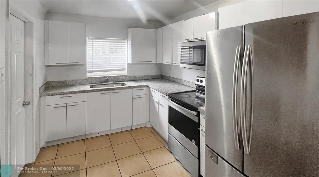 For Sale: $450,000 (5 beds, 2 baths, 1406 Square Feet)
