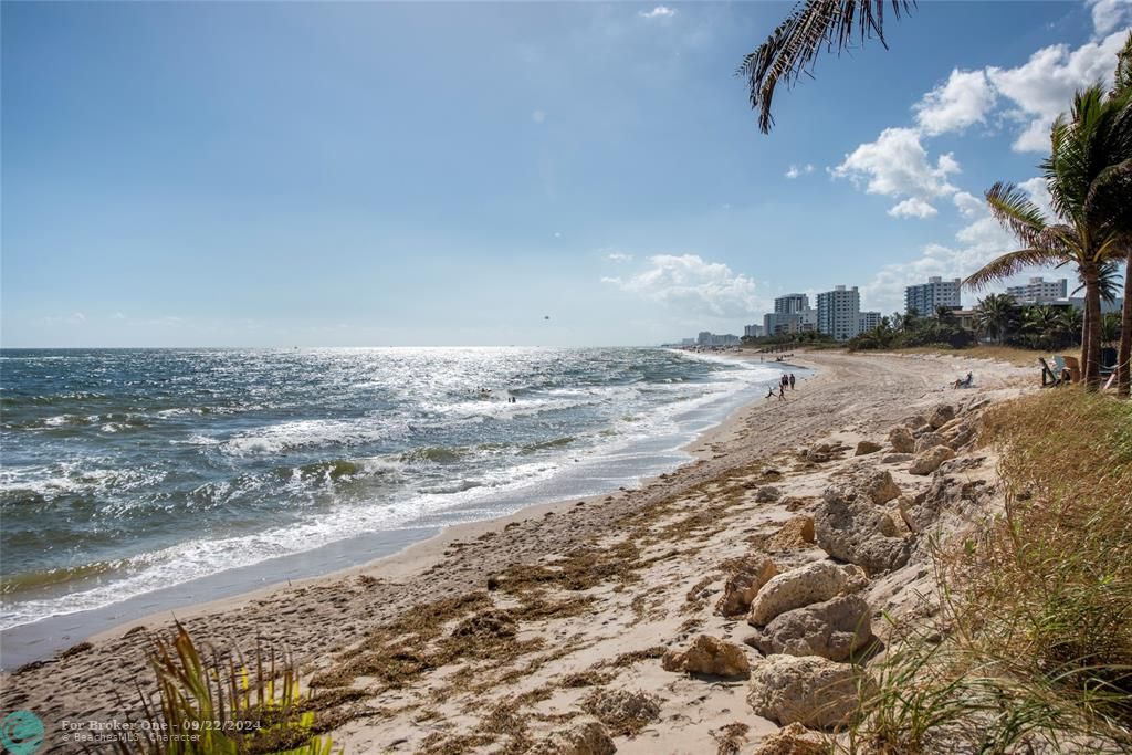 Active With Contract: $1,695,000 (3 beds, 3 baths, 2468 Square Feet)