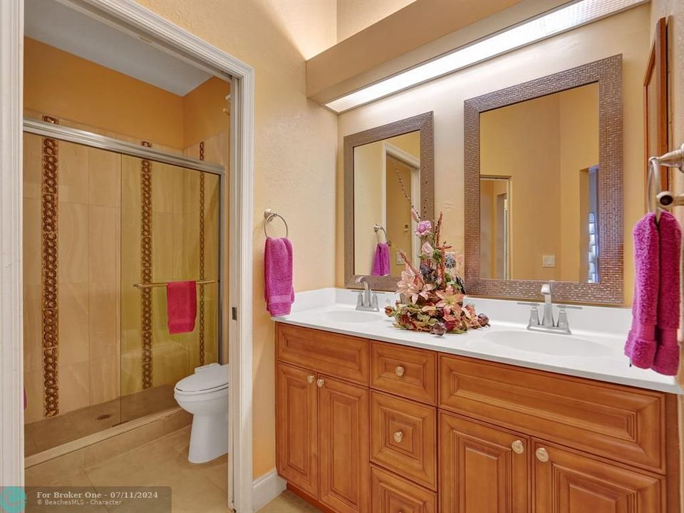最近售出: $338,000 (3 贝兹, 2 浴室, 1865 平方英尺)