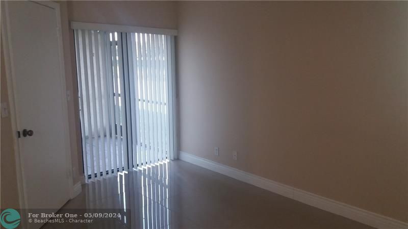 Active With Contract: $2,100 (2 beds, 2 baths, 970 Square Feet)