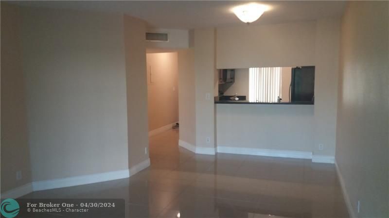 Active With Contract: $2,100 (2 beds, 2 baths, 970 Square Feet)