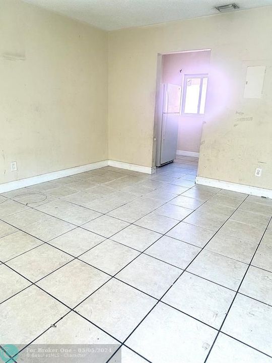 For Sale: $1,700 (2 beds, 1 baths, 1320 Square Feet)