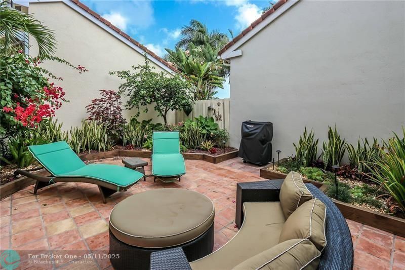For Rent: $4,900 (4 beds, 2 baths, 2113 Square Feet)