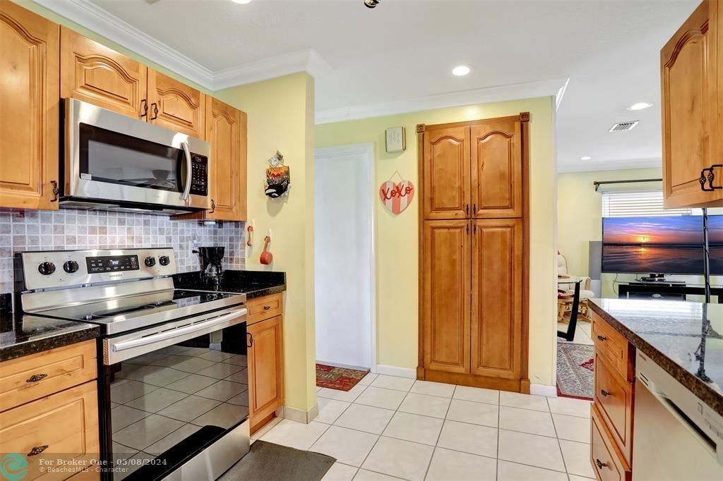 For Sale: $476,800 (2 beds, 2 baths, 1447 Square Feet)