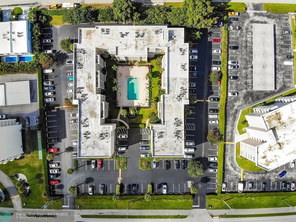 For Sale: $285,000 (1 beds, 1 baths, 760 Square Feet)