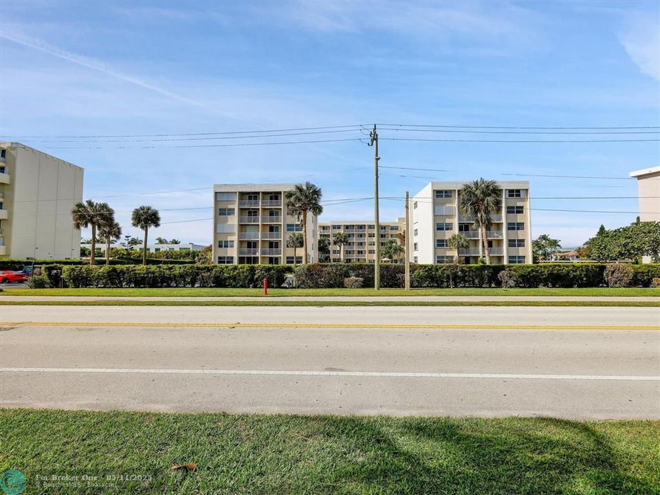 For Sale: $285,000 (1 beds, 1 baths, 760 Square Feet)