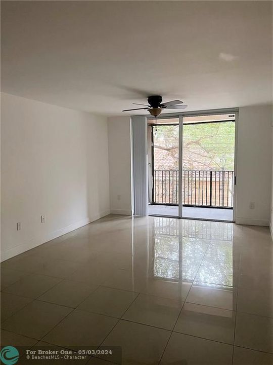 For Rent: $2,300 (2 beds, 2 baths, 967 Square Feet)