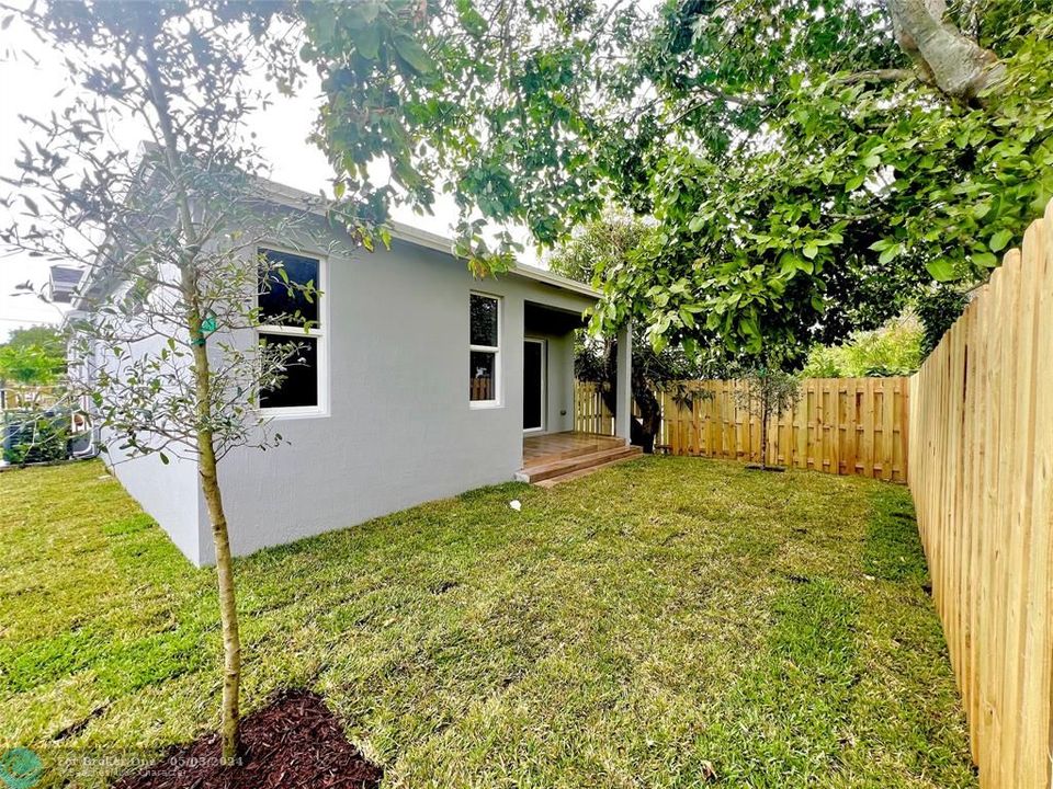 For Sale: $389,000 (3 beds, 2 baths, 1278 Square Feet)