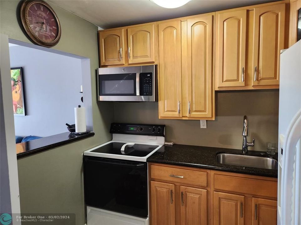 For Sale: $144,777 (1 beds, 1 baths, 590 Square Feet)