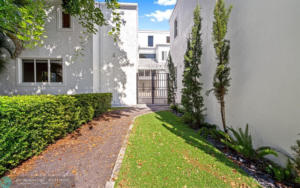 For Rent: $11,000 (5 beds, 6 baths, 3970 Square Feet)