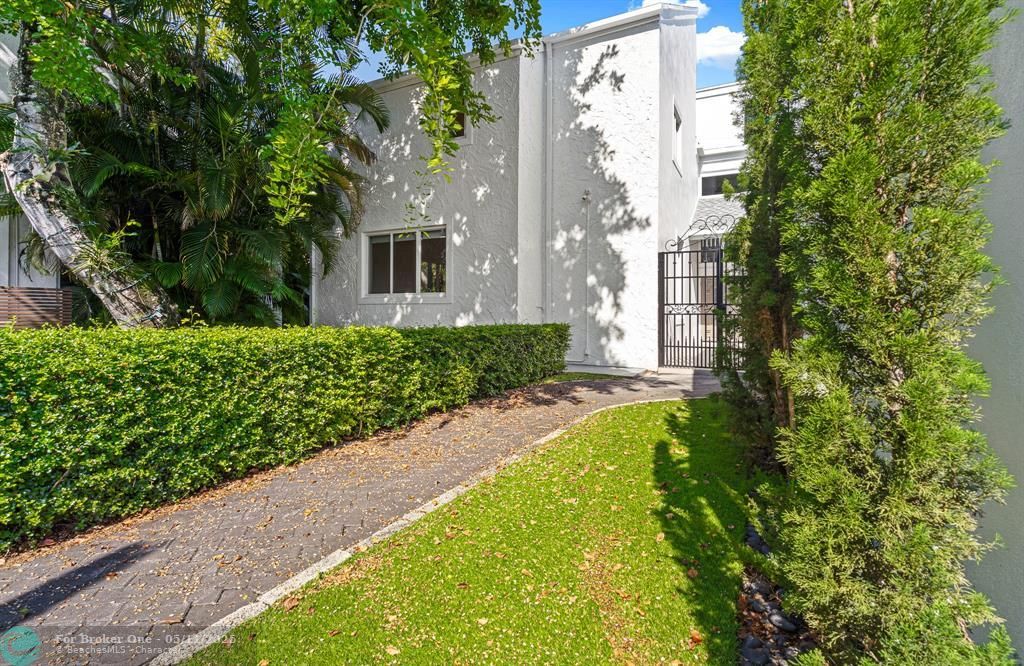 For Rent: $11,000 (5 beds, 6 baths, 3970 Square Feet)