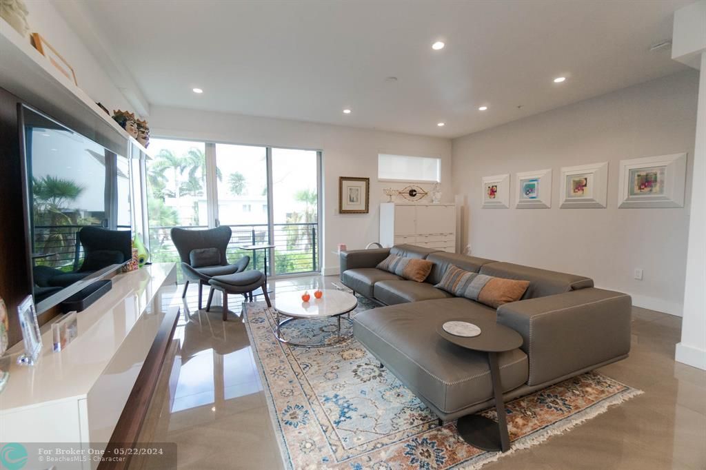Active With Contract: $1,850,000 (4 beds, 3 baths, 2313 Square Feet)
