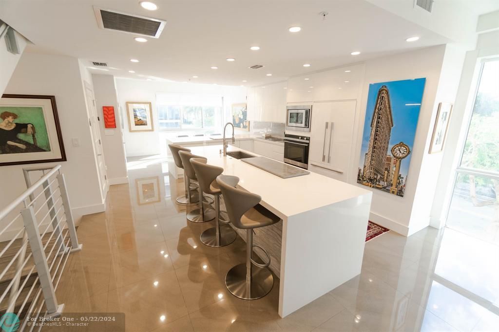 Active With Contract: $1,850,000 (4 beds, 3 baths, 2313 Square Feet)