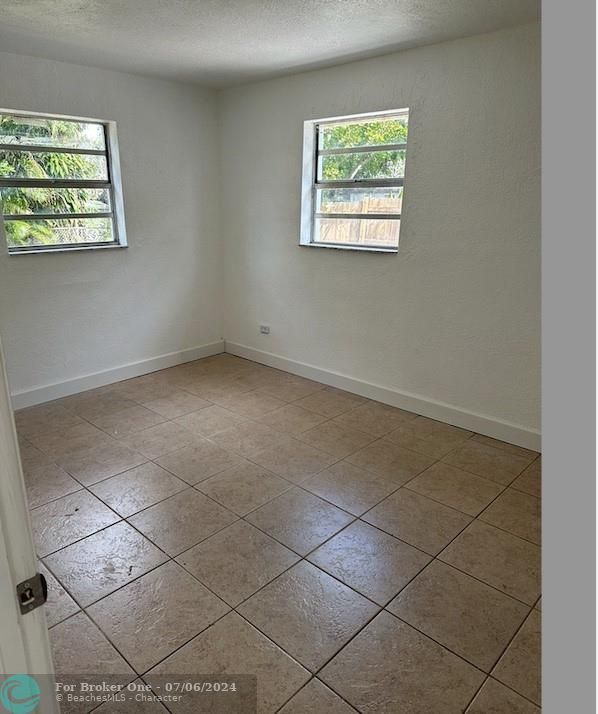 Active With Contract: $339,500 (2 beds, 1 baths, 675 Square Feet)