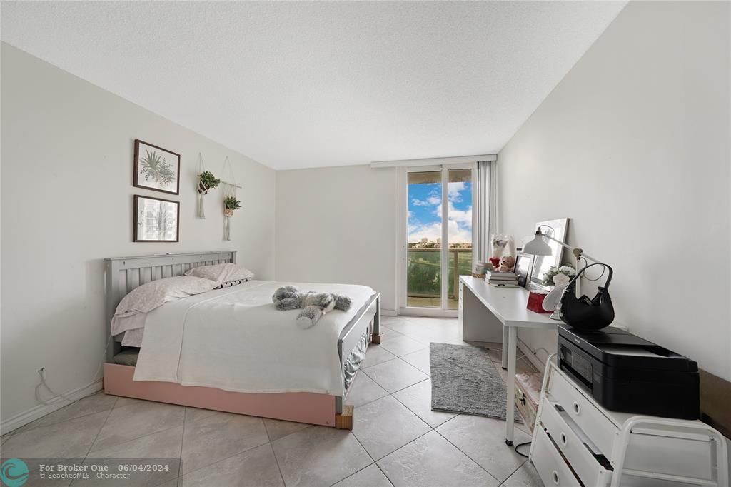 Recently Sold: $425,000 (2 beds, 2 baths, 1512 Square Feet)