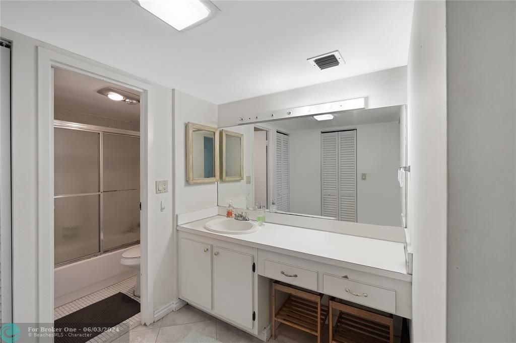 最近售出: $425,000 (2 贝兹, 2 浴室, 1512 平方英尺)