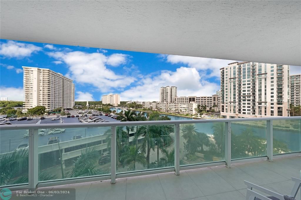 Recently Sold: $425,000 (2 beds, 2 baths, 1512 Square Feet)