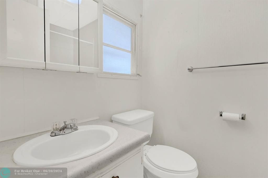 最近售出: $139,900 (2 贝兹, 2 浴室, 1040 平方英尺)
