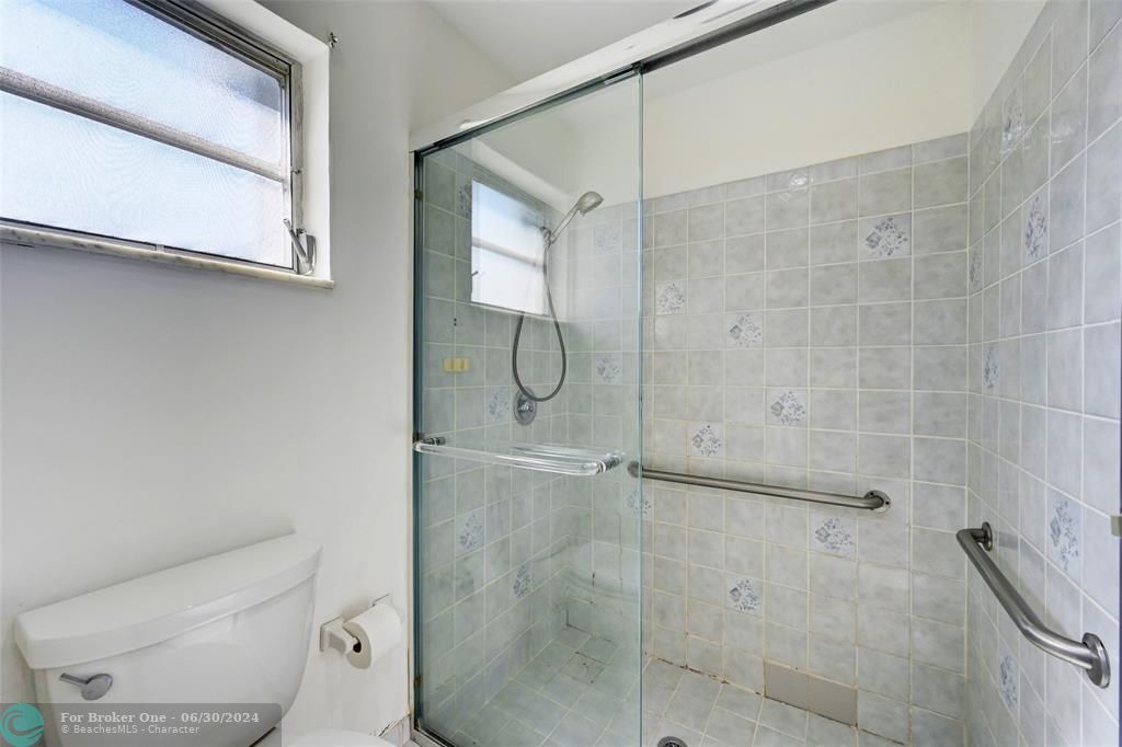 最近售出: $745,000 (4 贝兹, 2 浴室, 1927 平方英尺)