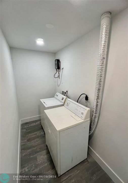 出租: $798,000 (0 贝兹, 0 浴室, 2390 平方英尺)
