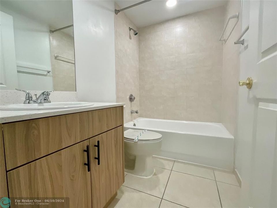最近租的: $2,150 (2 贝兹, 2 浴室, 1007 平方英尺)
