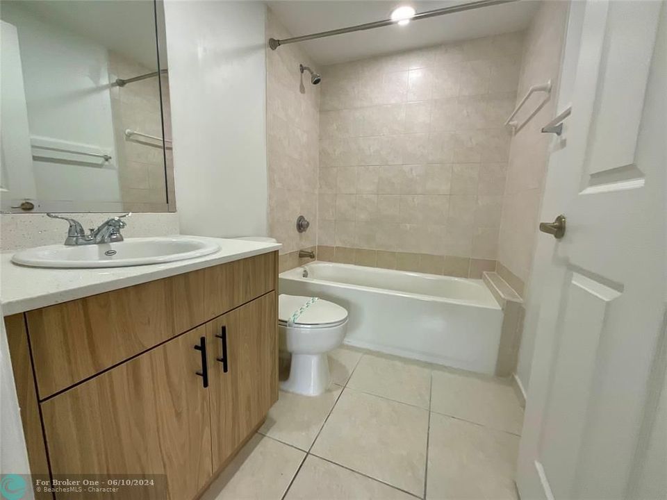 Недавно арендовано: $2,150 (2 спален, 2 ванн, 1007 Квадратных фут)