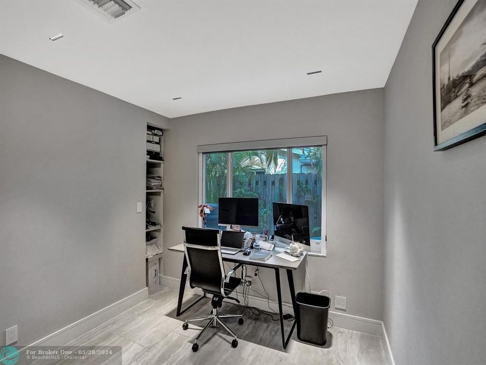 Active With Contract: $1,500,000 (3 beds, 2 baths, 1646 Square Feet)