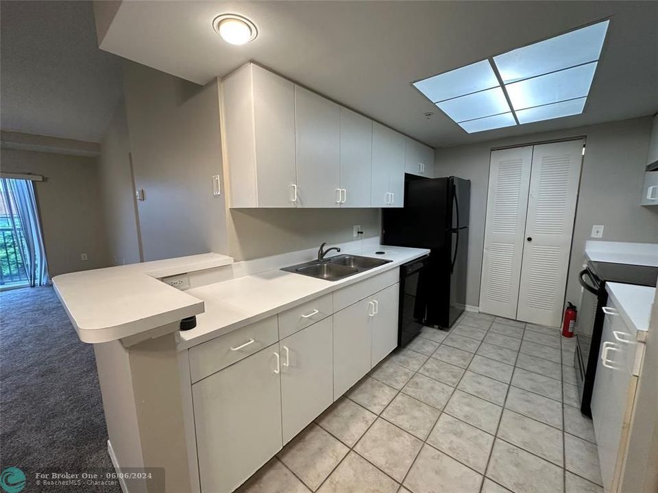 Recently Rented: $2,350 (3 beds, 2 baths, 1177 Square Feet)