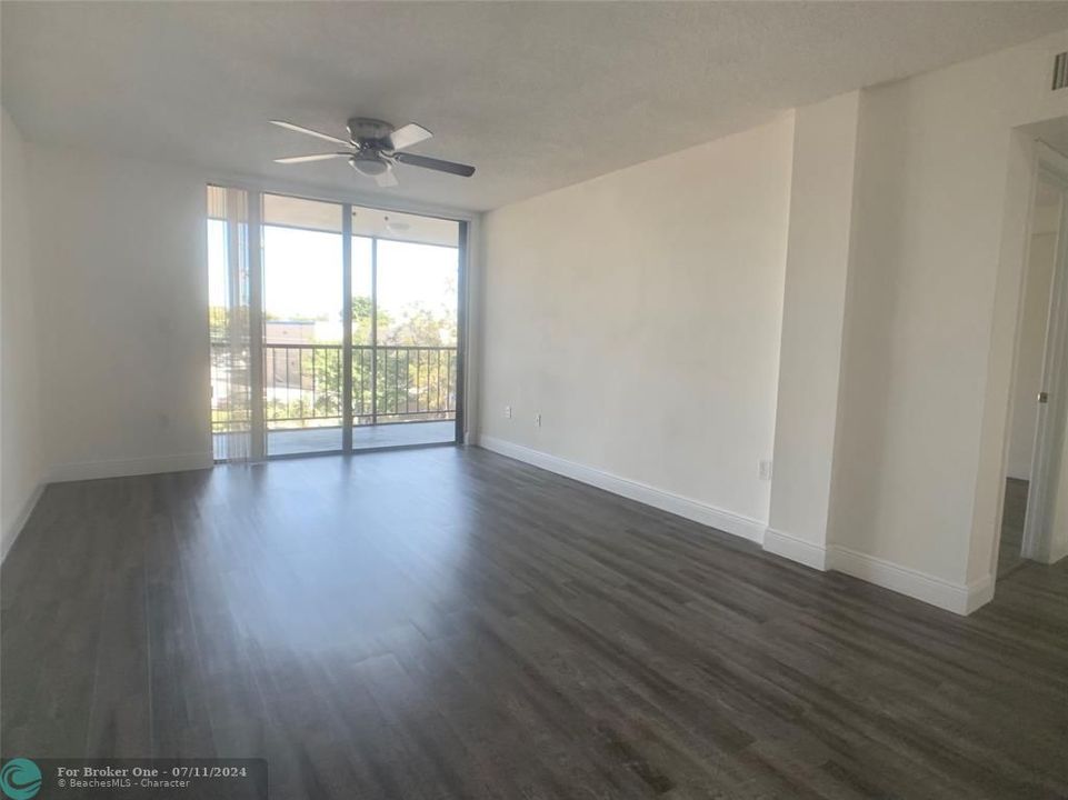Recently Rented: $1,842 (1 beds, 1 baths, 850 Square Feet)